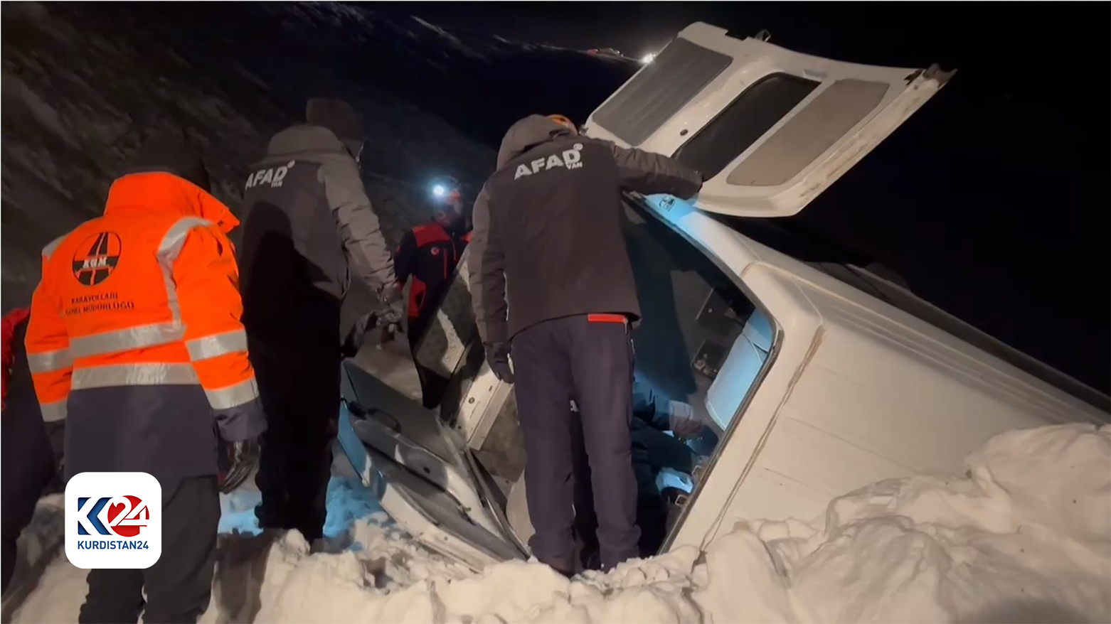 Van-Hakkari karayoluna çığ felaketi: 1 ölü, 12 yaralı